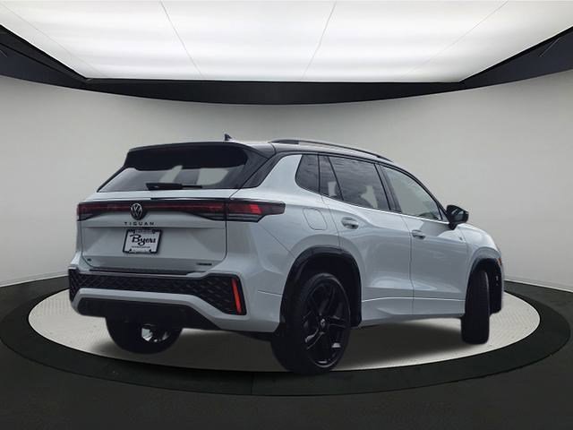 2025 Volkswagen Tiguan SE R-Line Black photo 3