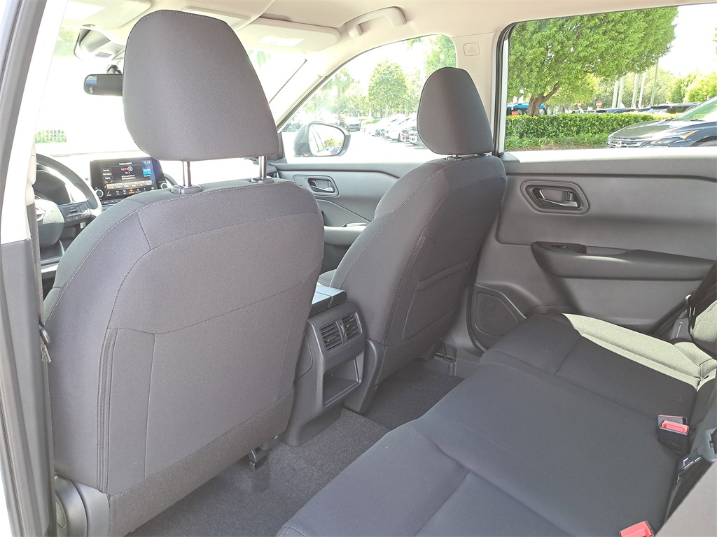 2026 Nissan Rogue S photo 11