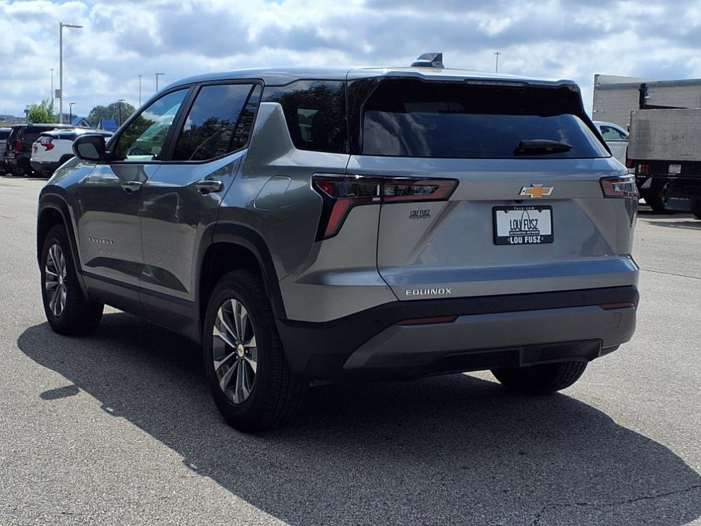 2026 Chevrolet Equinox LT photo 4