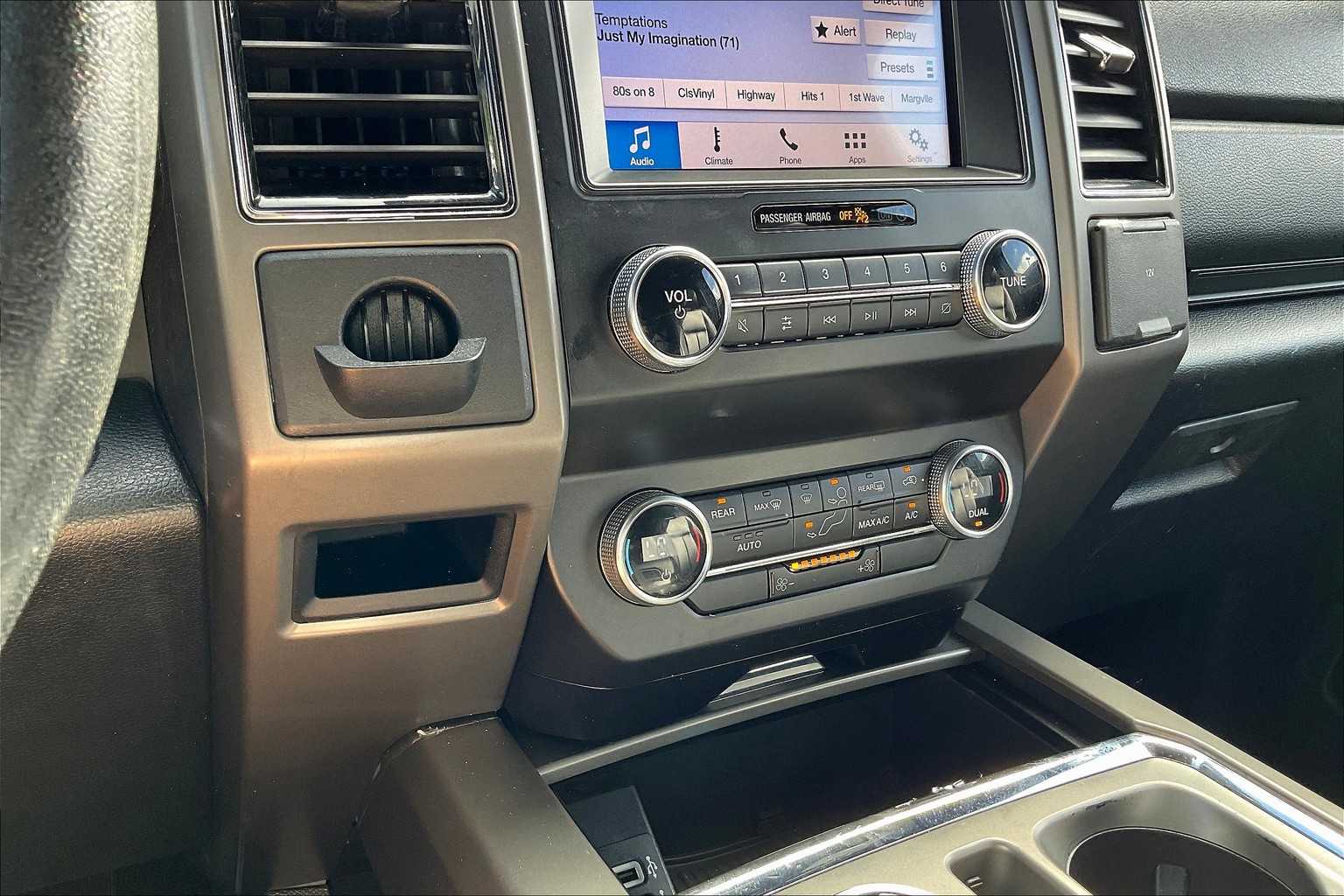 2019 Ford Expedition XLT photo 25