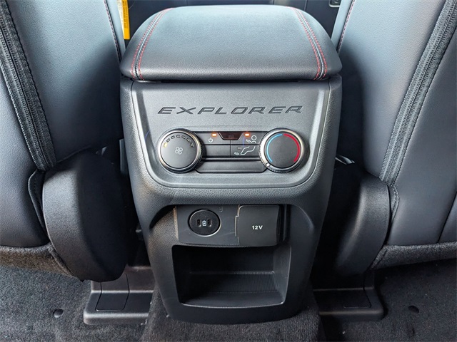 2025 Ford Explorer ST-Line photo 12