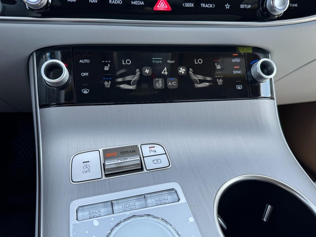 2026 Genesis GV70 2.5T Advanced photo 13