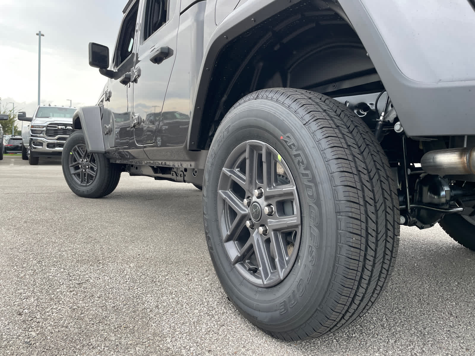2025 Jeep Gladiator Sport S photo 6