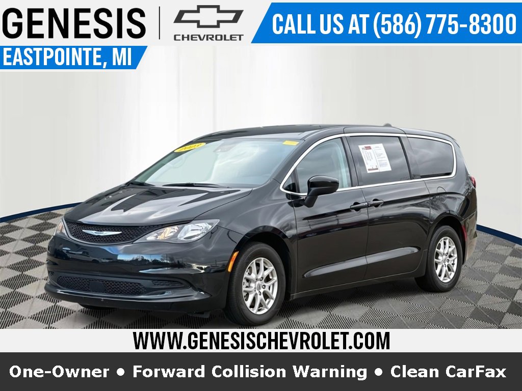 Pre-Owned 2023 Chrysler Voyager LX's photo