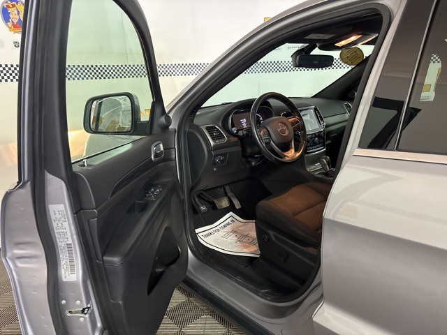 2020 Jeep Grand Cherokee Laredo E photo 5