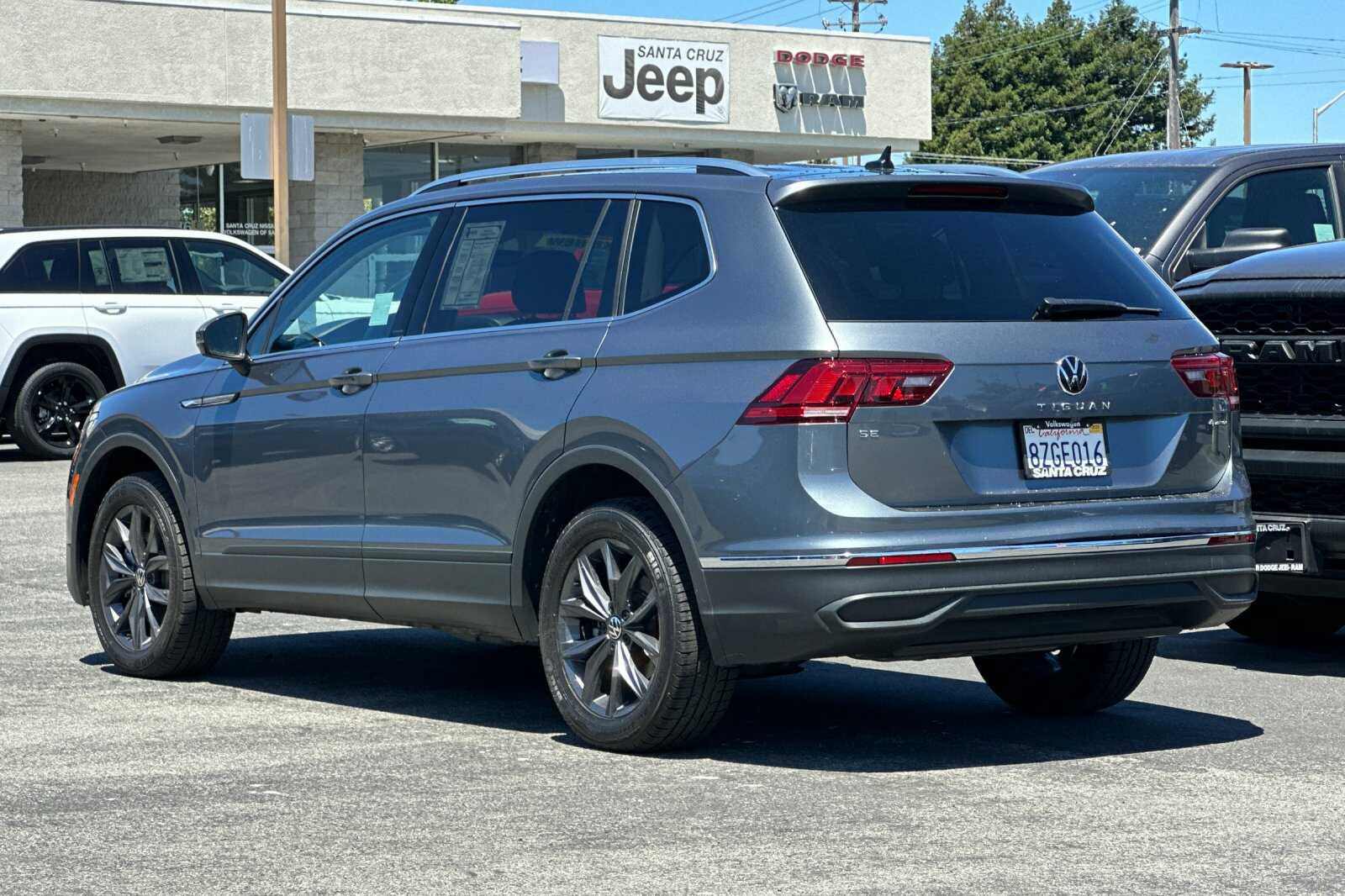 2022 Volkswagen Tiguan SE photo 6