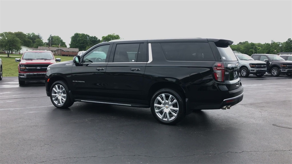 2023 Chevrolet Suburban High Country photo 5