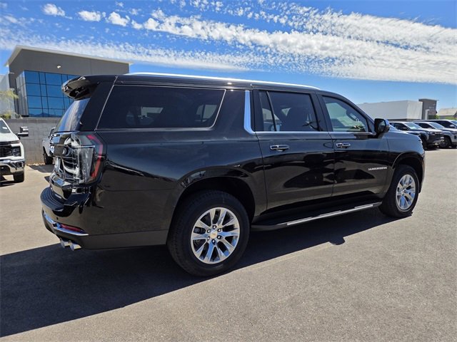 2025 Chevrolet Suburban Premier photo 4