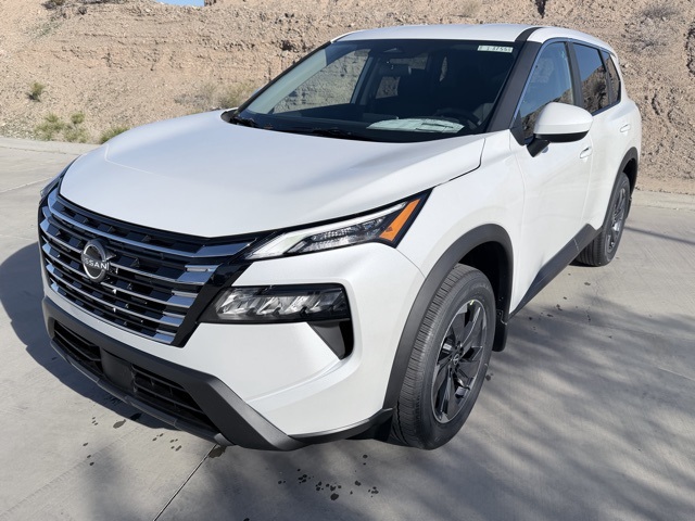 2026 Nissan Rogue SV's photo