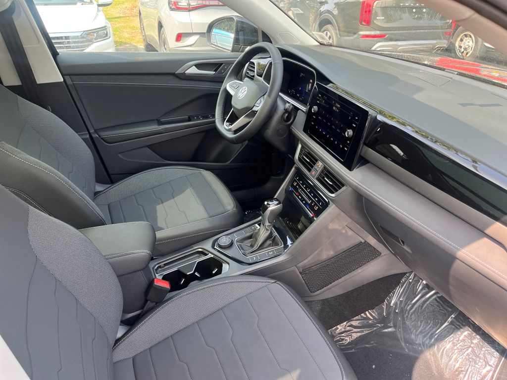 2025 Volkswagen Taos SE photo 20