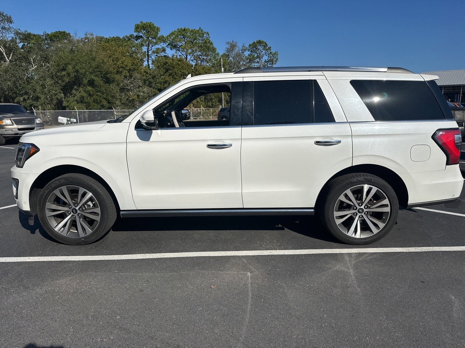 2021 Ford Expedition Limited photo 2
