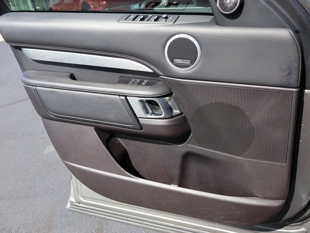 2017 Land Rover Discovery First Edition photo 37