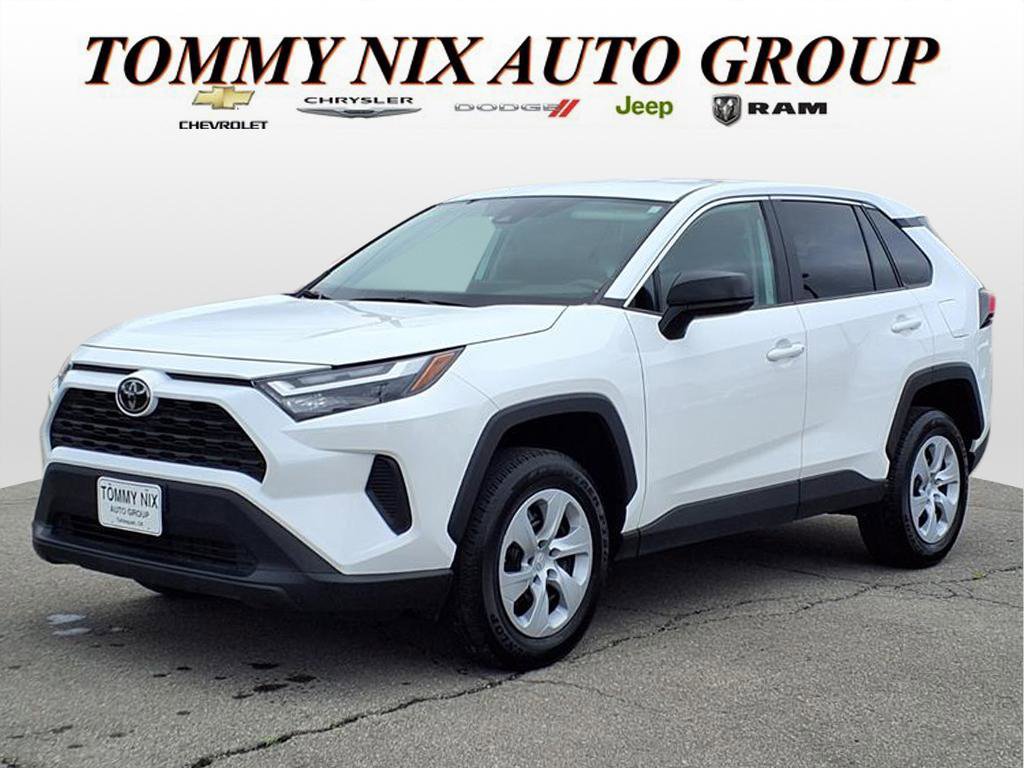 2024 Toyota RAV4 LE's photo