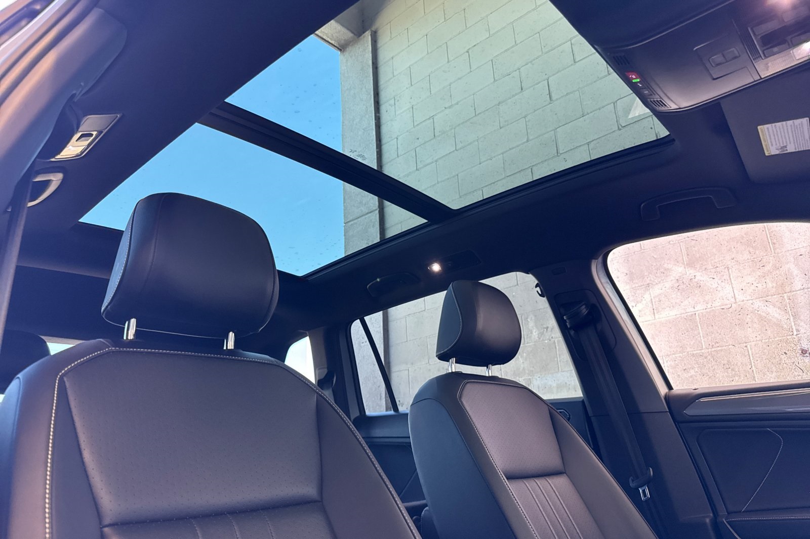 2024 Volkswagen Tiguan SE R-Line Black photo 17