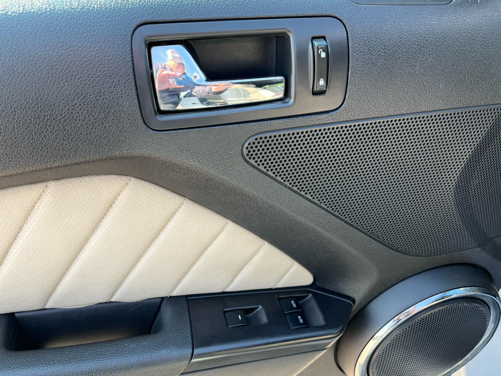 2012 Ford Mustang V6 Premium photo 13