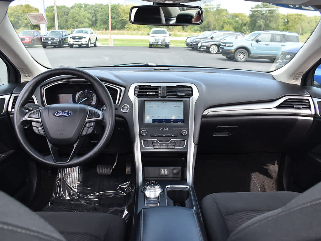 2020 Ford Fusion SE photo 4