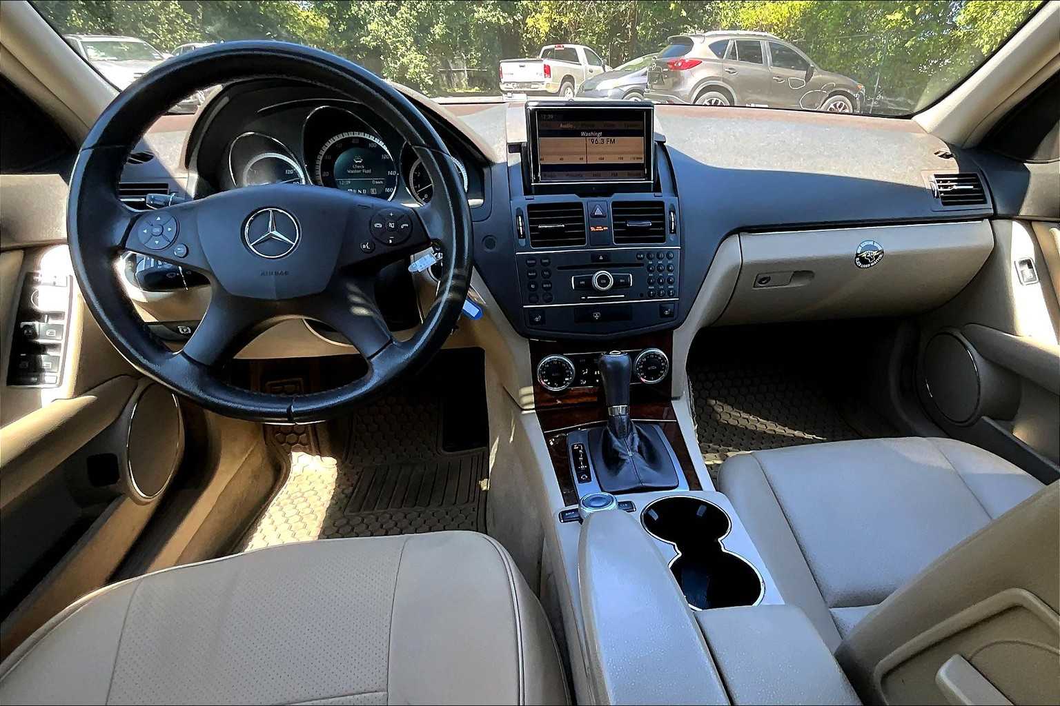 2011 Mercedes Benz C 300 Sport photo 13