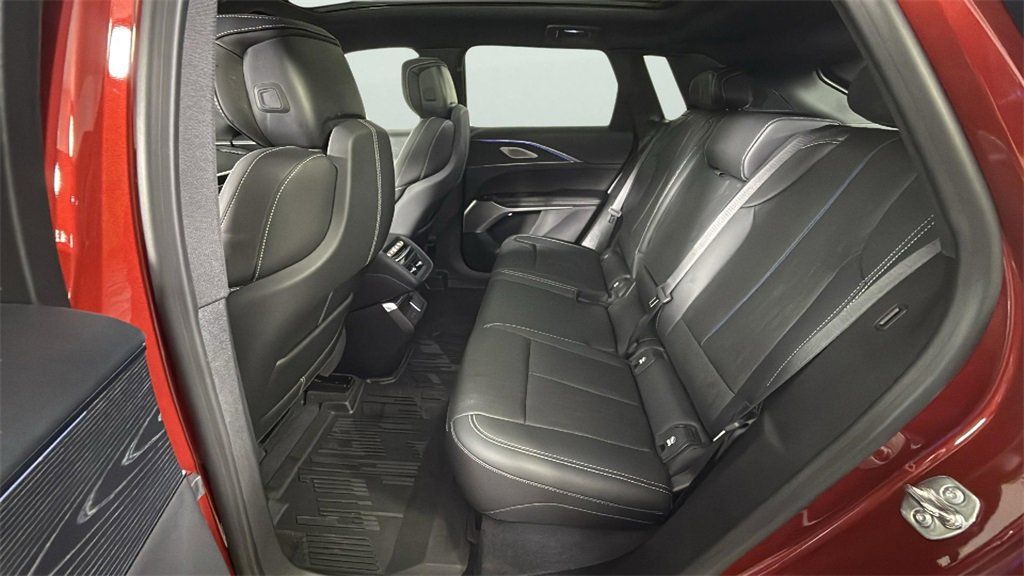 2024 Cadillac Lyriq Luxury photo 28