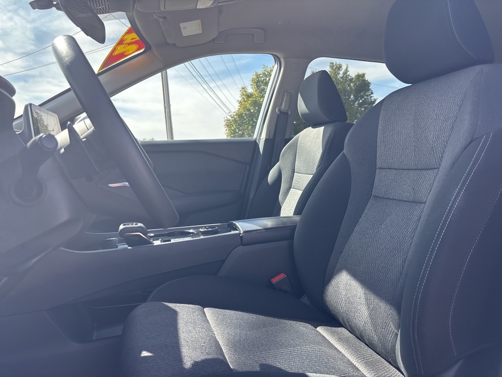 2024 Nissan Rogue SV photo 8