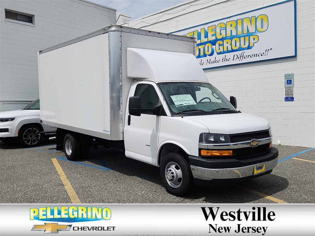2023 Chevrolet Express Cutaway