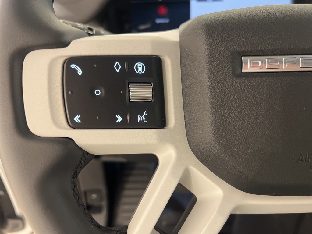 2025 Land Rover Defender 130 S photo 12