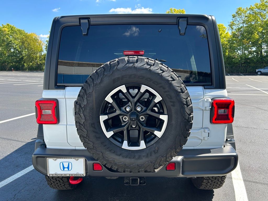 2025 Jeep Wrangler Rubicon photo 4