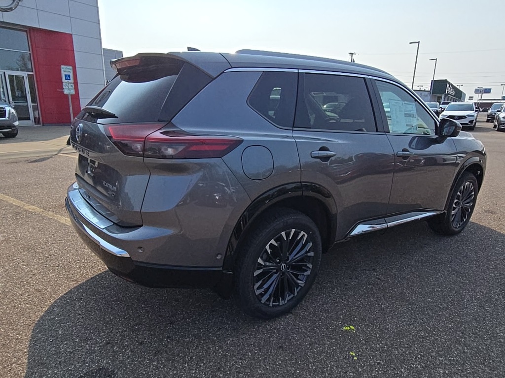 2026 Nissan Rogue Platinum photo 3