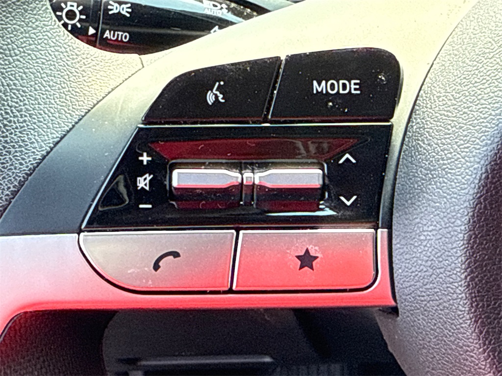 2024 Hyundai Elantra SEL photo 24