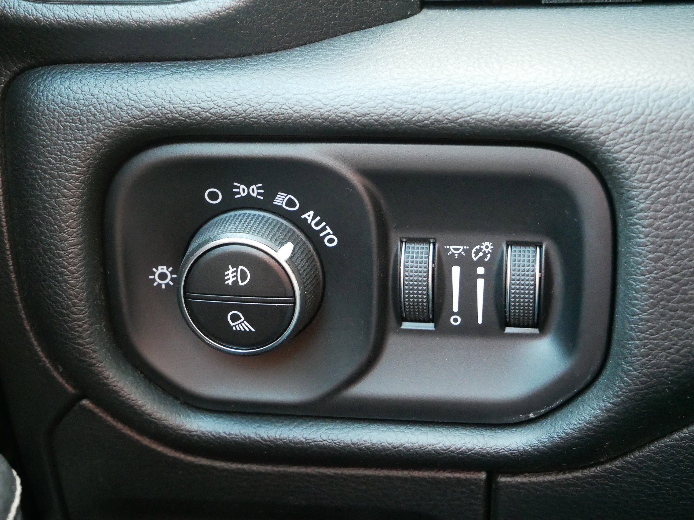 2023 Ram 1500 Laramie photo 17