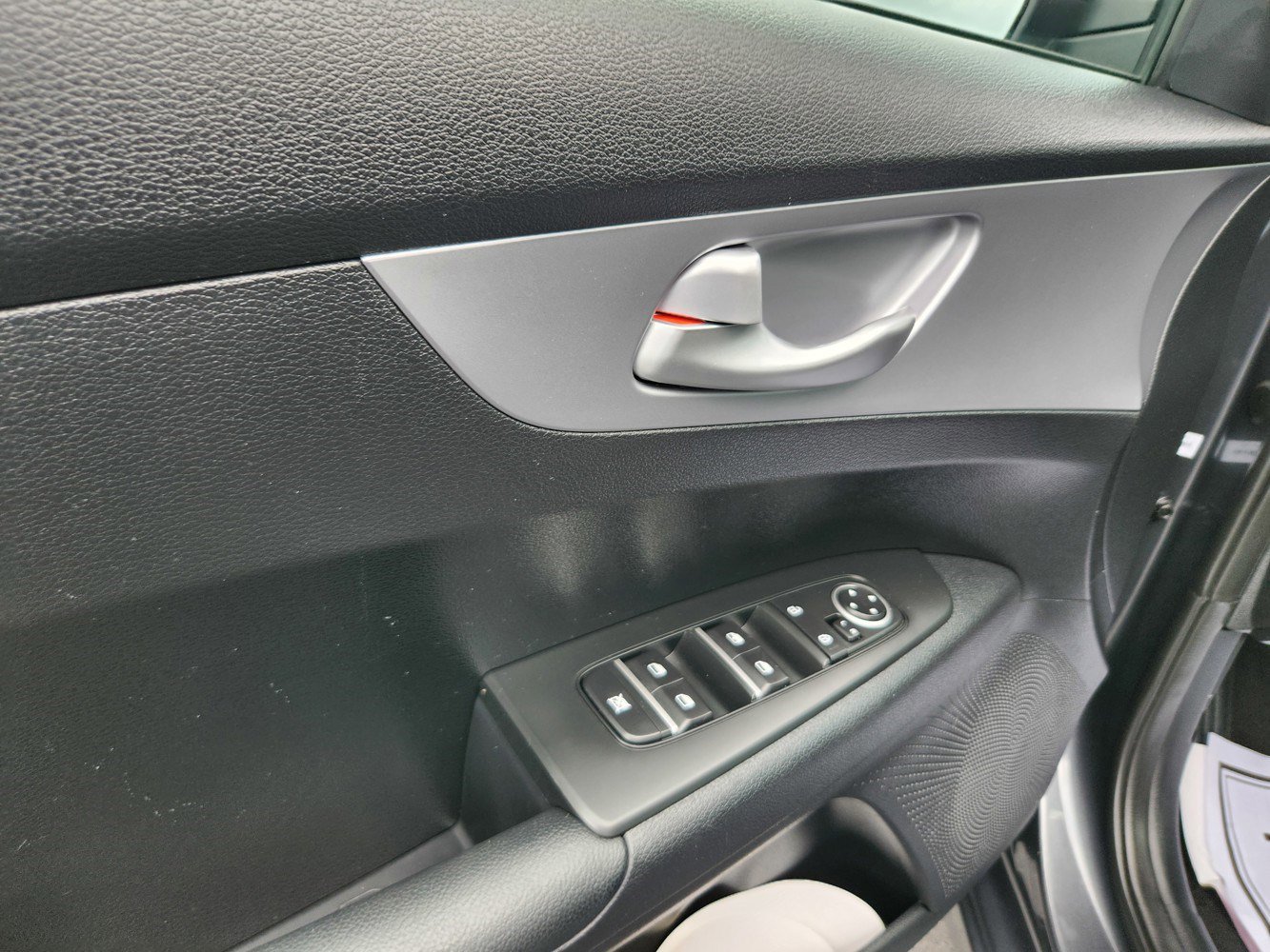 2024 Kia Forte LXS photo 32