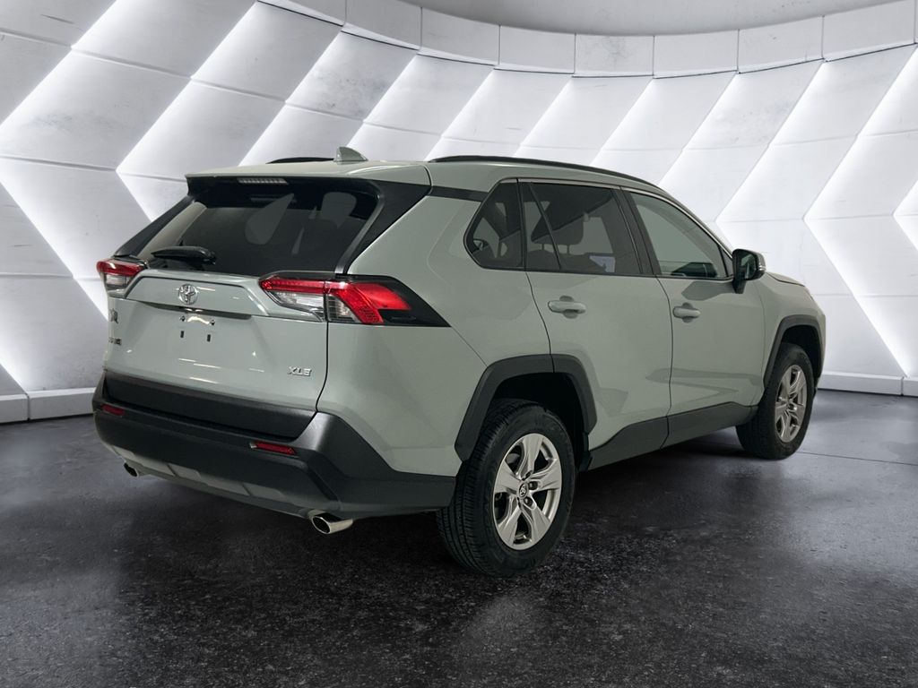 2023 Toyota RAV4 XLE photo 4