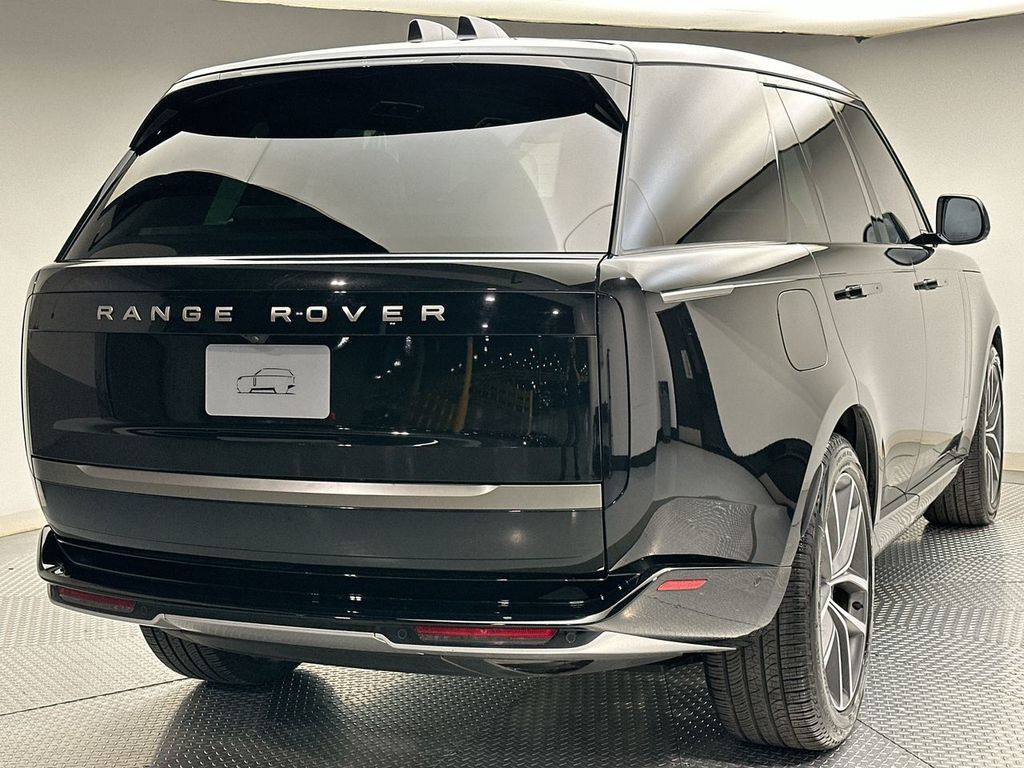 2024 Land Rover Range Rover SE photo 8