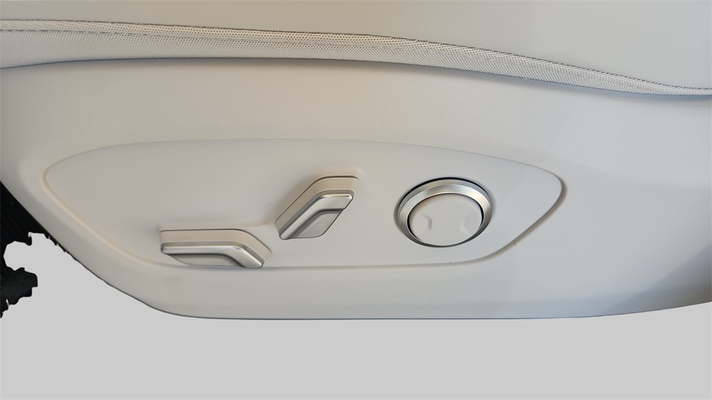 2026 Hyundai Ioniq SEL photo 18