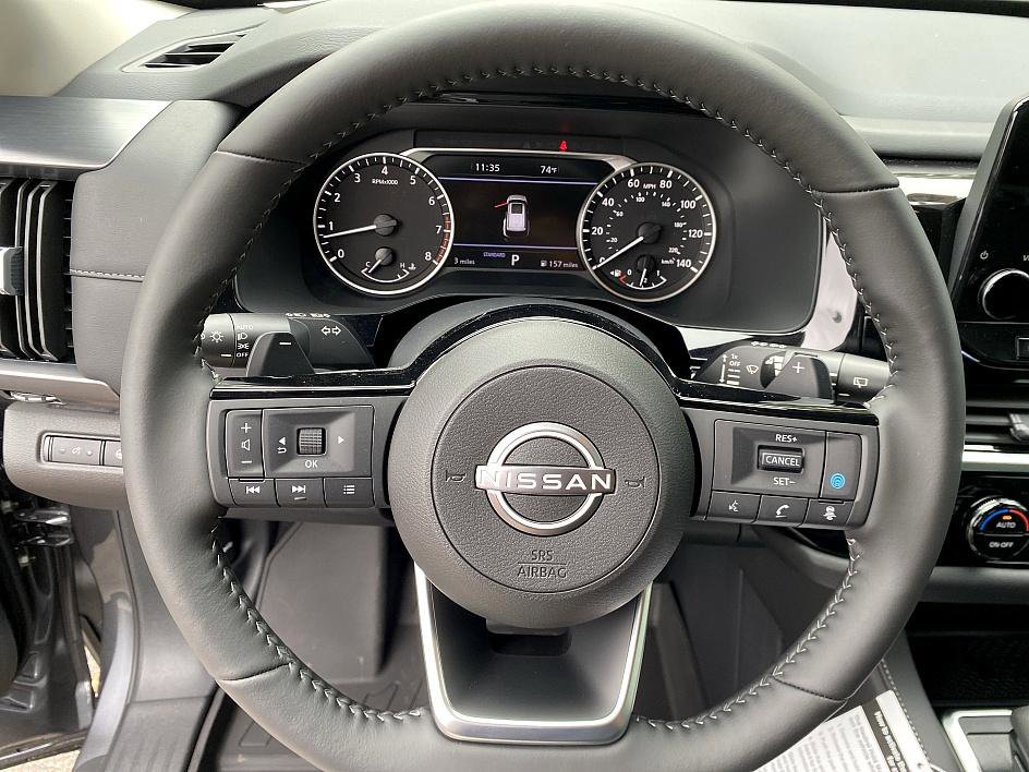 2025 Nissan Pathfinder SL photo 4