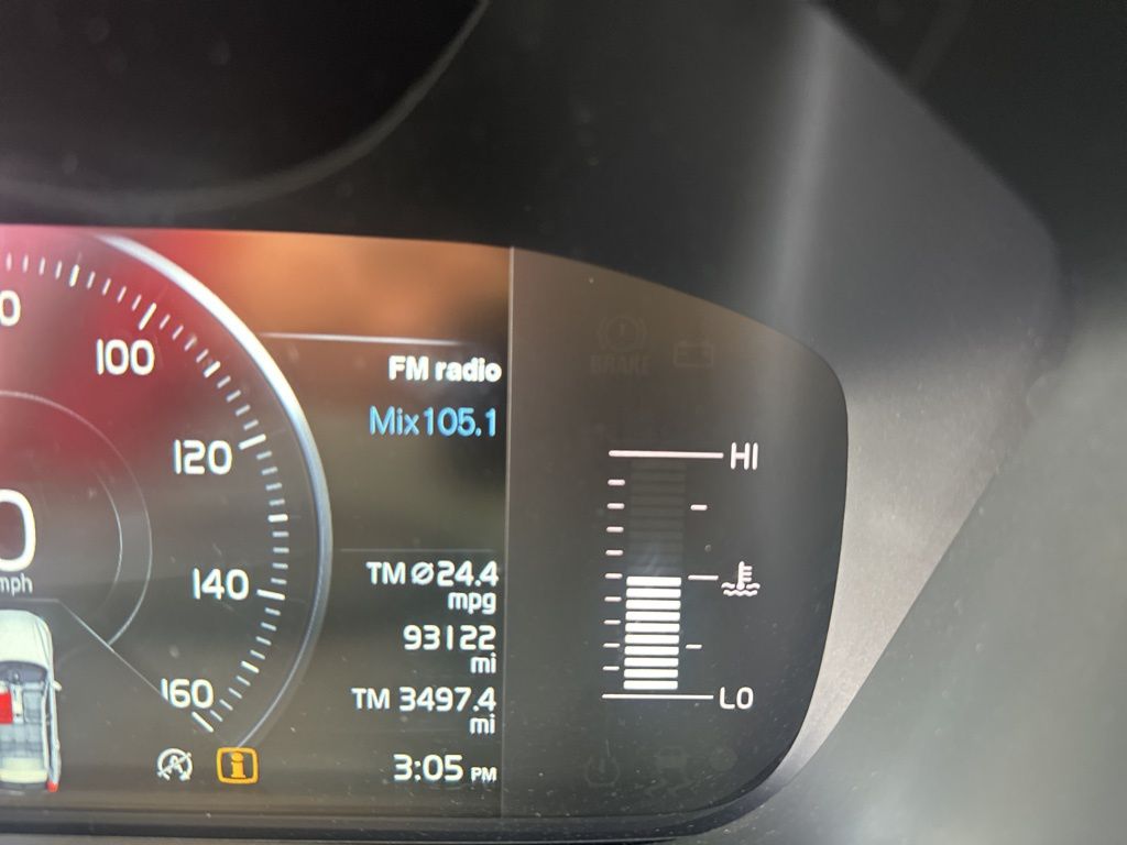 2018 Volvo XC60 T5 Momentum photo 18