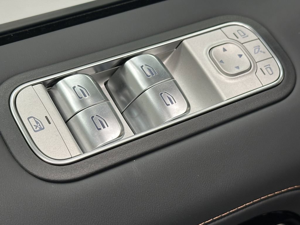 2025 Mercedes Benz G AMG 63 photo 11