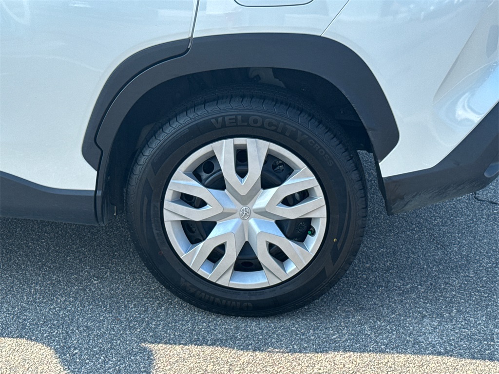 2024 Toyota Corolla Cross L photo 17