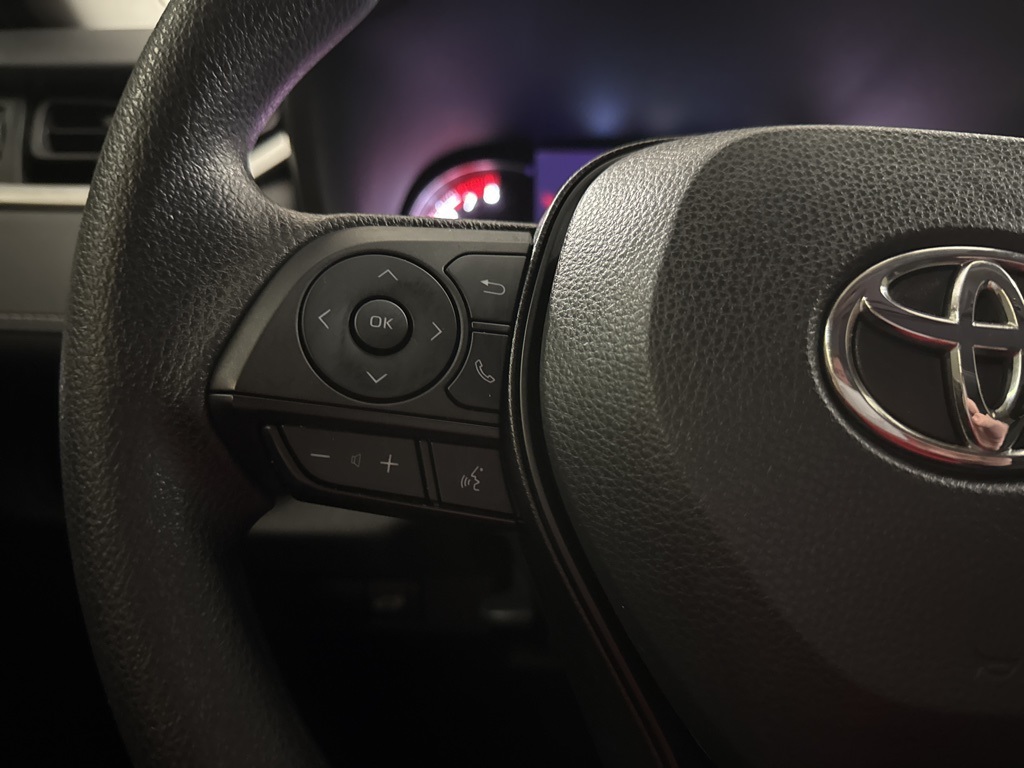 2023 Toyota RAV4 XLE photo 22