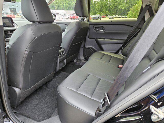 2025 Nissan Rogue SV photo 8