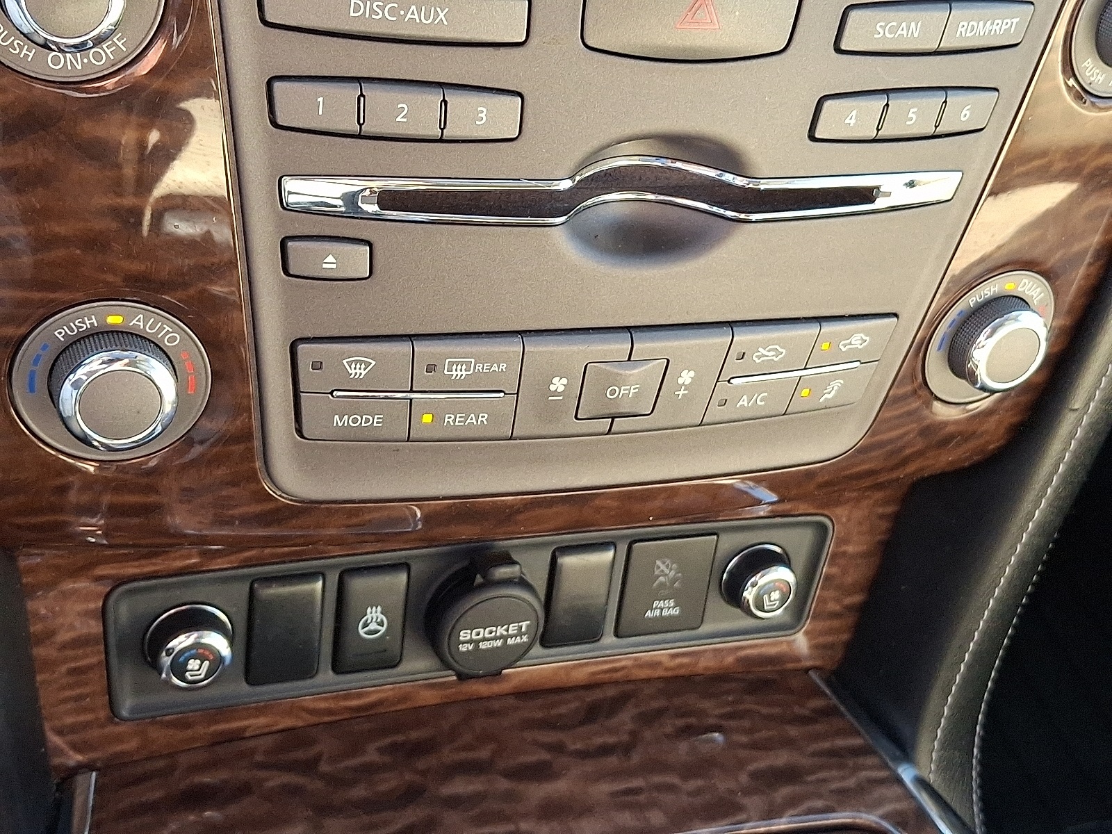 2017 Nissan Armada Platinum photo 18