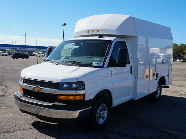 2025 Chevrolet Express Cutaway Base's photo