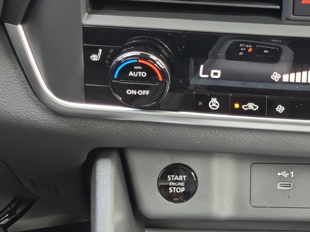 2026 Nissan Rogue SV photo 15