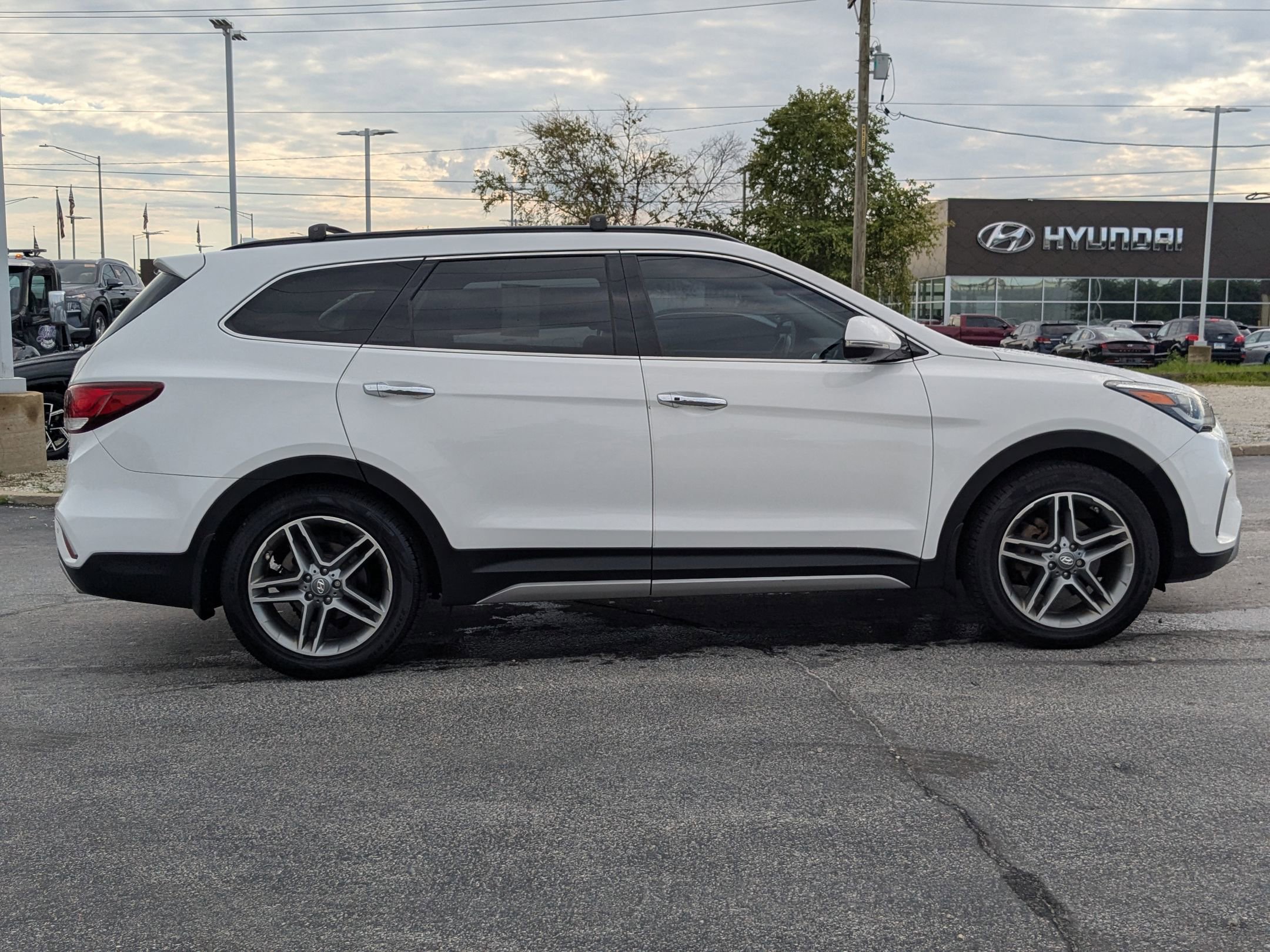 2017 Hyundai Santa Fe Limited Ultimate photo 2