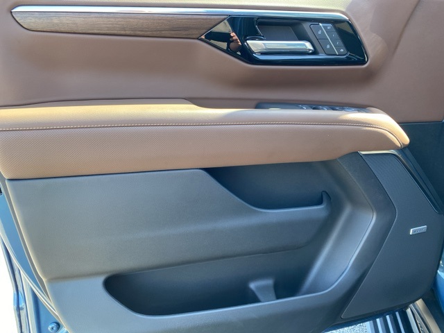 2025 Chevrolet Suburban High Country photo 12