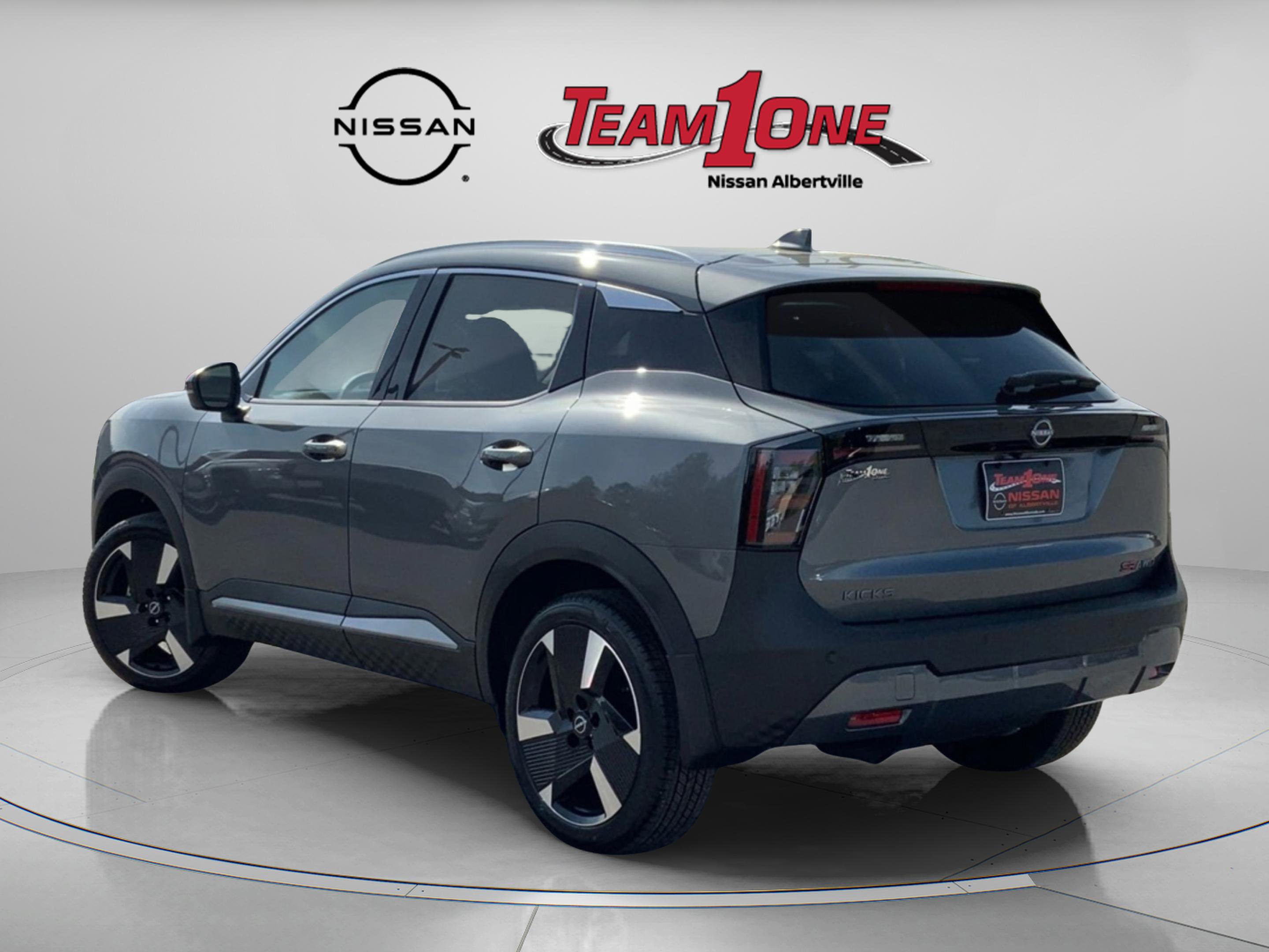2025 Nissan Kicks SR photo 2
