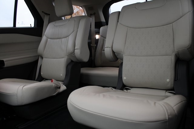 2023 Ford Explorer Platinum photo 3