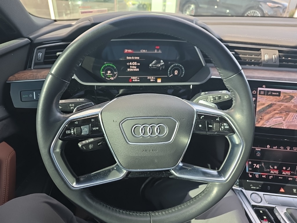 2019 Audi e-tron Prestige photo 4