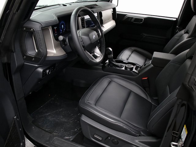 2025 Ford Bronco Outer Banks photo 10