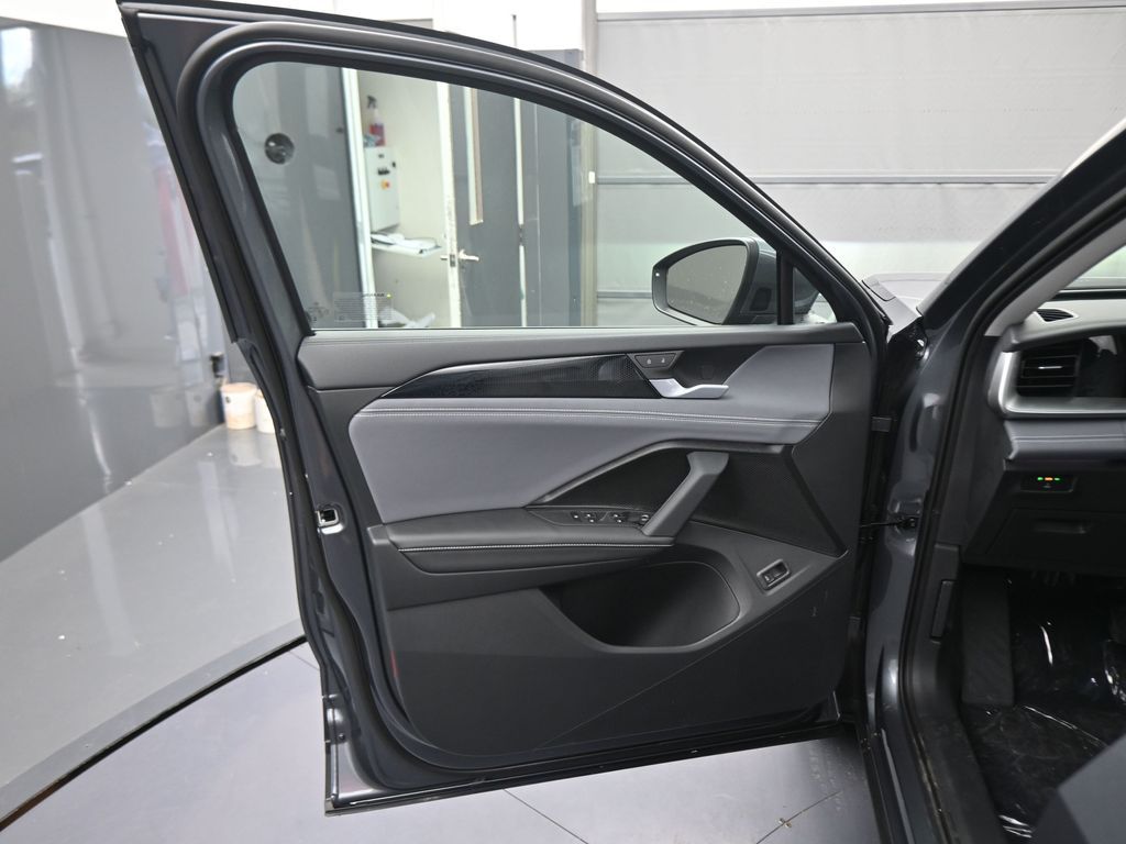2025 Volkswagen Tiguan SE photo 33