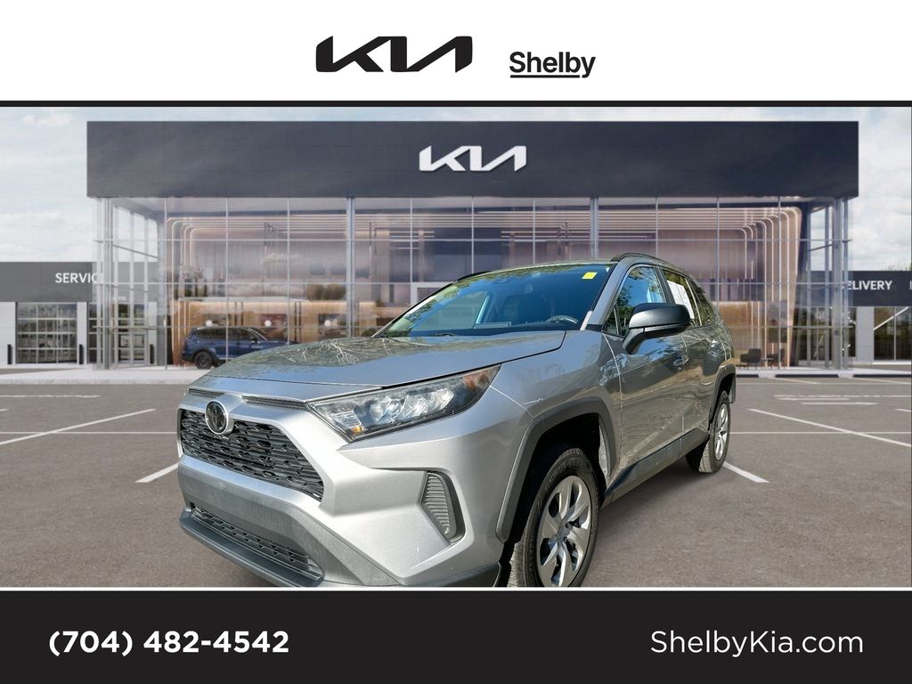 2021 Toyota RAV4 LE's photo